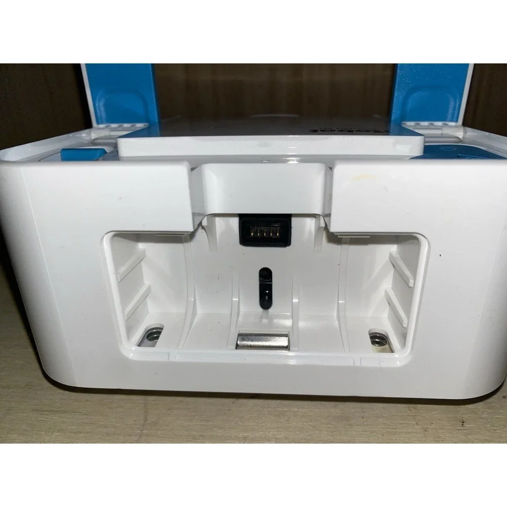 iRobot Braava jet 240 App Controlled Robot Mop - White **untested As-is**